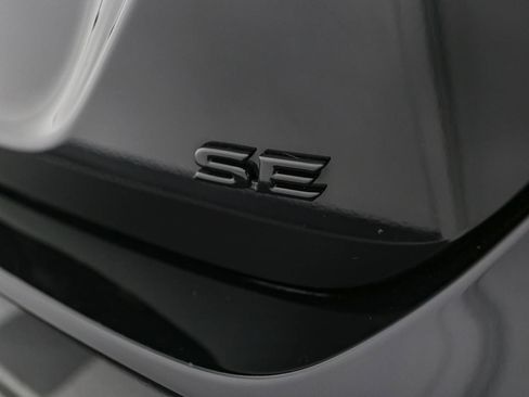 Used 2020 Toyota Camry SE image 10