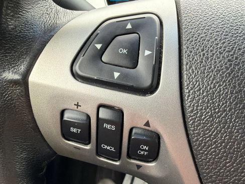 Used 2013 Ford Taurus SEL FWD image 15