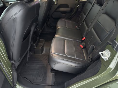 Used 2021 Jeep Wrangler Unlimited Sahara image 31