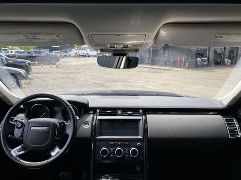 Used 2019 Land Rover Discovery SE AWD/4WD image 13