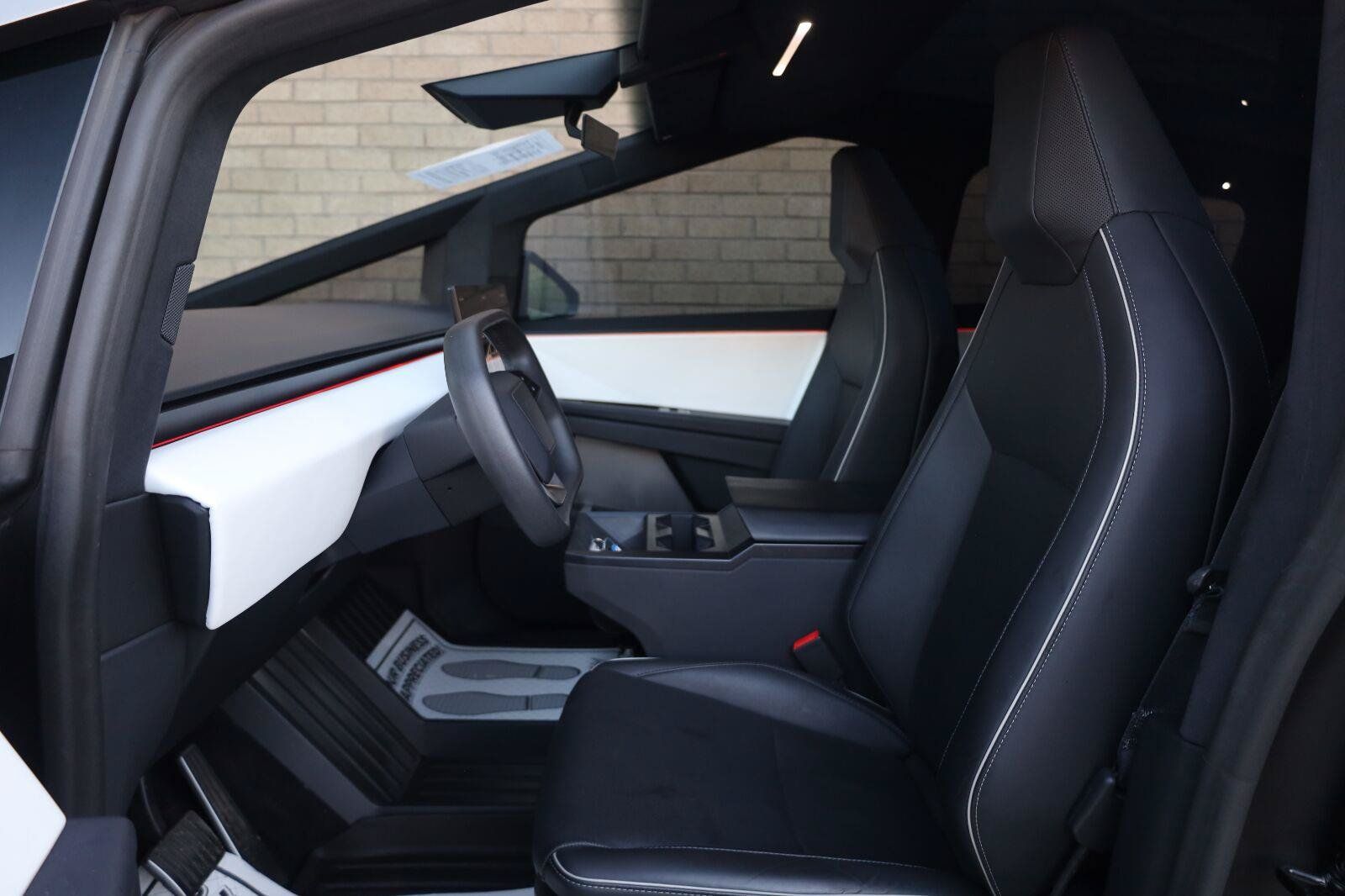 Used 2024 Tesla Cybertruck AWD Crew Cab image 18