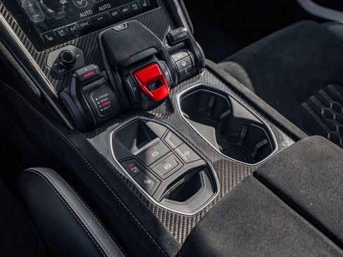 Used 2024 Lamborghini Urus Performante image 34