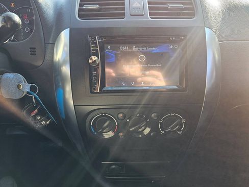 Used 2009 Suzuki SX4 Hatchback FWD image 9