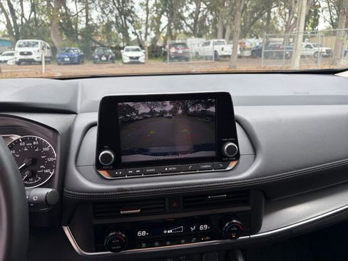 Used 2025 Nissan Rogue SV image 32