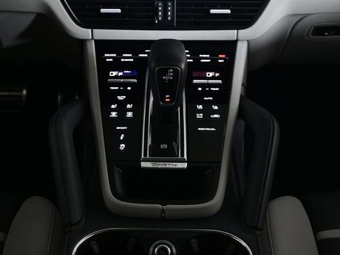 Certified 2019 Porsche Cayenne S image 16