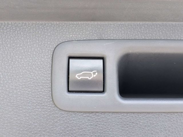Used 2021 Toyota Highlander XLE FWD image 14