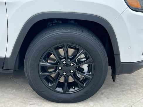 Certified 2023 Jeep Cherokee Altitude Lux image 12