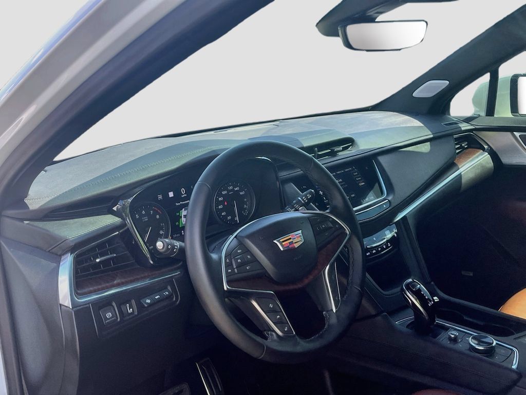 Used 2026 Cadillac XT5 Sportv w/ LPO, Onyx Lite Package AWD/4WD image 9