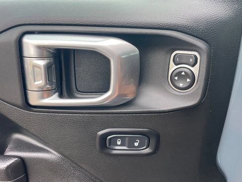 Used 2024 Jeep Wrangler Unlimited AWD/4WD image 27