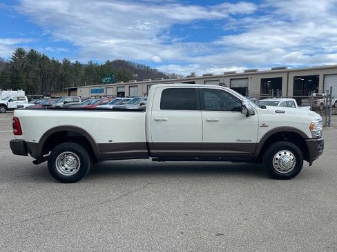Used 2024 RAM 3500 Limited w/ Towing Technology Group image 2