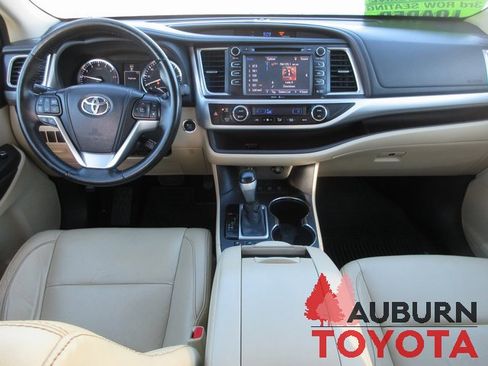 Used 2014 Toyota Highlander XLE image 12
