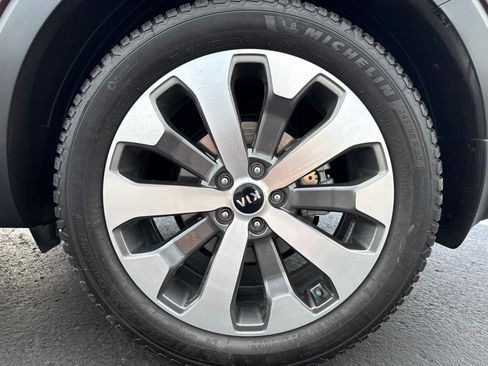 Used 2021 Kia Telluride EX w/ EX Premium Package AWD/4WD image 32
