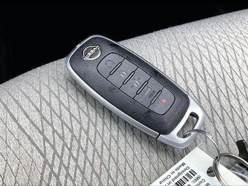 Certified 2025 Nissan Rogue SV image 15