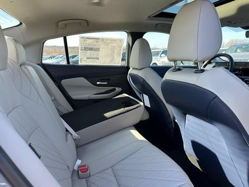 Used 2026 Nissan Sentra SL w/ Floor Mat Package FWD image 4