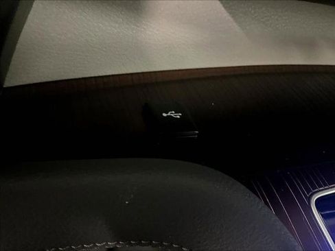 Used 2024 Toyota Sienna XLE image 28