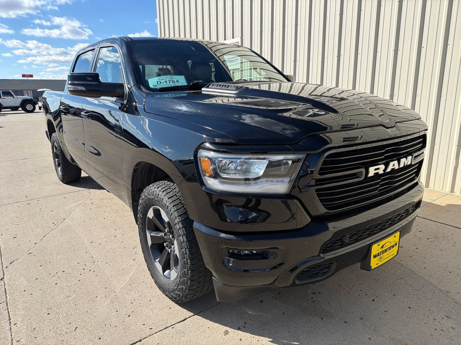 Used 2023 RAM 1500 Laramie AWD/4WD image 2