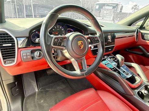 Used 2022 Porsche Cayenne image 12