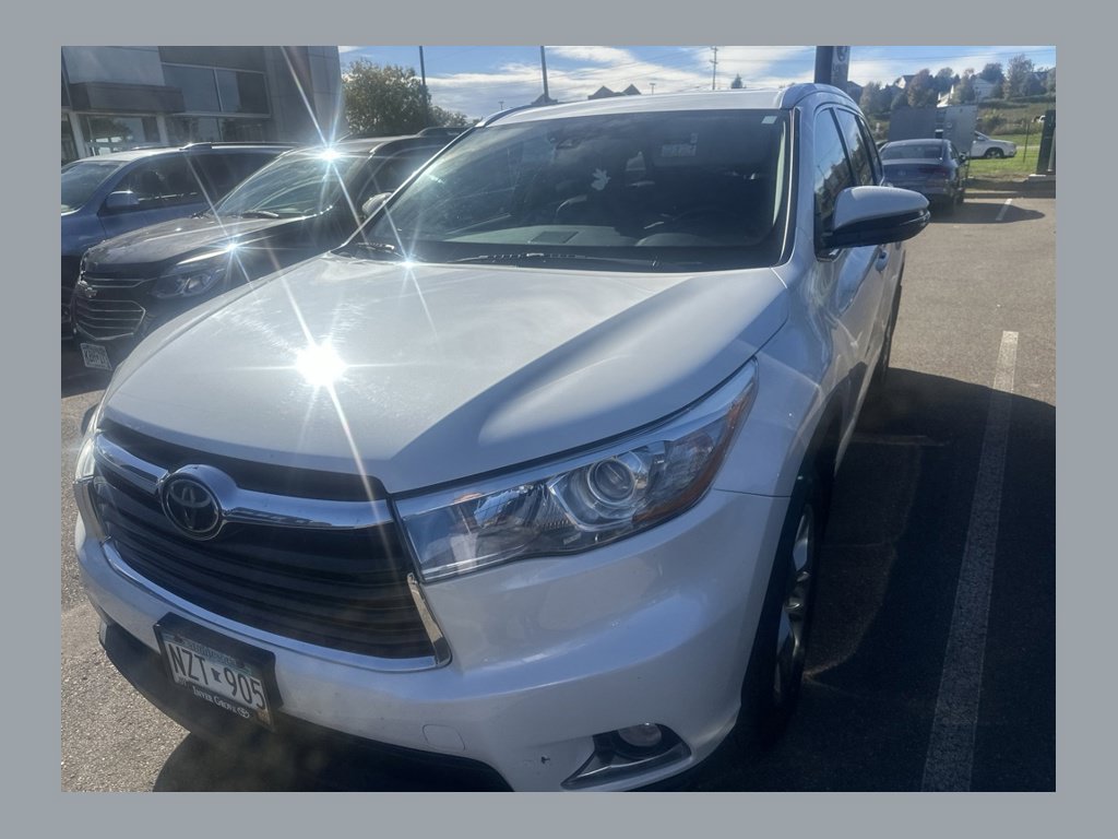 Used 2016 Toyota Highlander Limited w/ Driver Technology Package AWD/4WD image 1