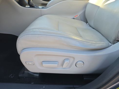 Used 2015 Toyota Highlander XLE image 26