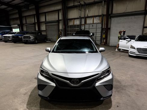 Used 2018 Toyota Camry SE FWD image 10