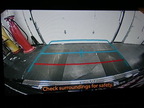 Used 2023 Toyota Highlander XLE AWD/4WD image 17
