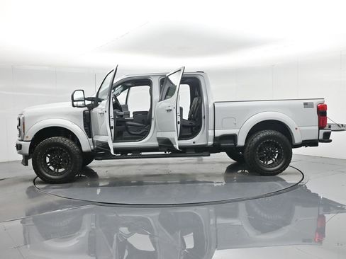 New 2026 Ford F250 Lariat w/ Black Appearance Package image 44