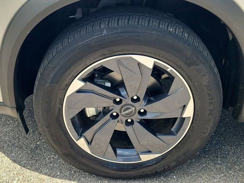 Certified 2025 Nissan Rogue SV FWD image 12