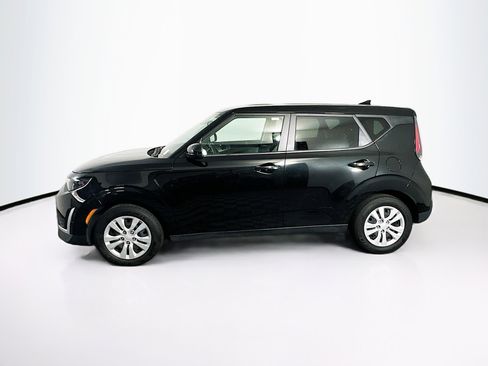 Used 2023 Kia Soul LX image 4