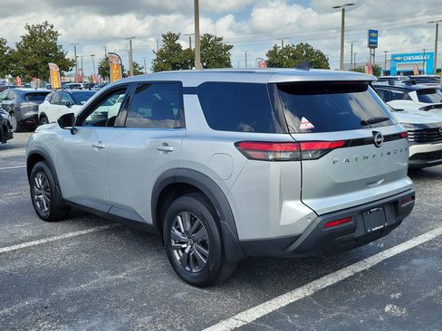 Certified 2025 Nissan Pathfinder S FWD image 8