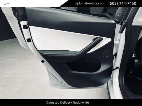 Used 2021 Tesla Model Y Long Range AWD/4WD image 26