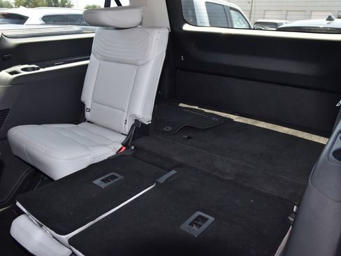 Used 2025 Ford Expedition Max Platinum w/ Platinum Ultimate Package AWD/4WD image 11