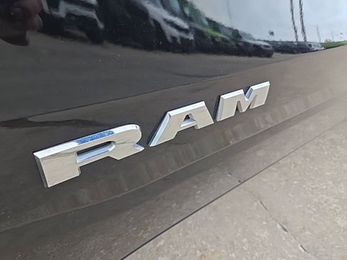 Used 2023 RAM 1500 Laramie AWD/4WD image 18