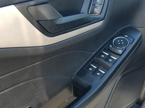 Certified 2022 Ford Escape SE w/ SE Sport Appearance Package image 12