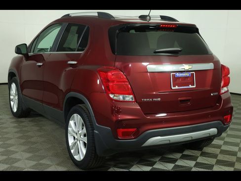 Used 2017 Chevrolet Trax Premier w/ Driver Confidence II Package AWD/4WD image 6