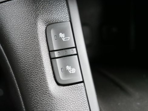 Used 2017 GMC Acadia SLE image 32