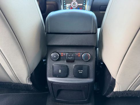 Used 2017 Ford Explorer Platinum image 38