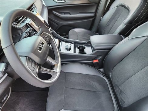 New 2025 Jeep Grand Cherokee Altitude image 8