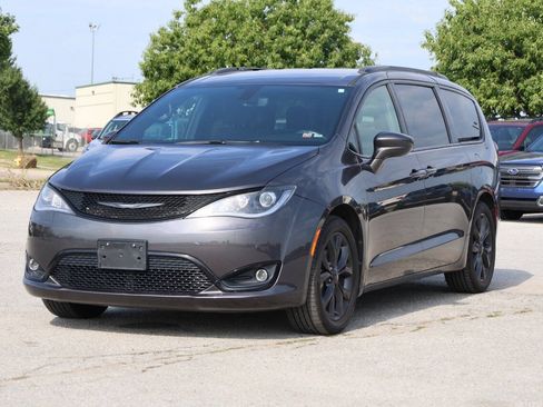 Used 2019 Chrysler Pacifica Touring Plus w/ S Appearance Package FWD image 6