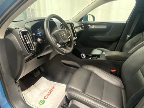 Certified 2025 Volvo XC40 B5 Plus AWD/4WD image 9
