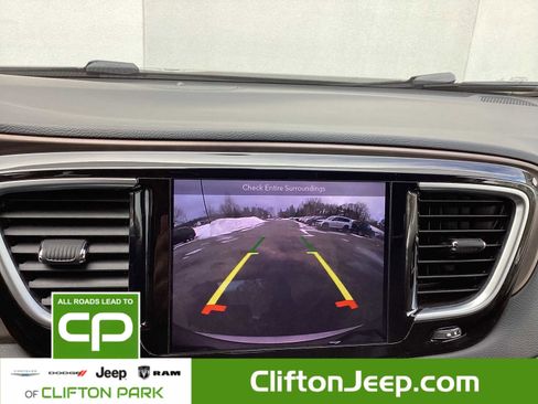 Certified 2018 Chrysler Pacifica Touring-L Plus image 20