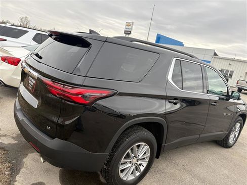 Used 2022 Chevrolet Traverse LT image 3