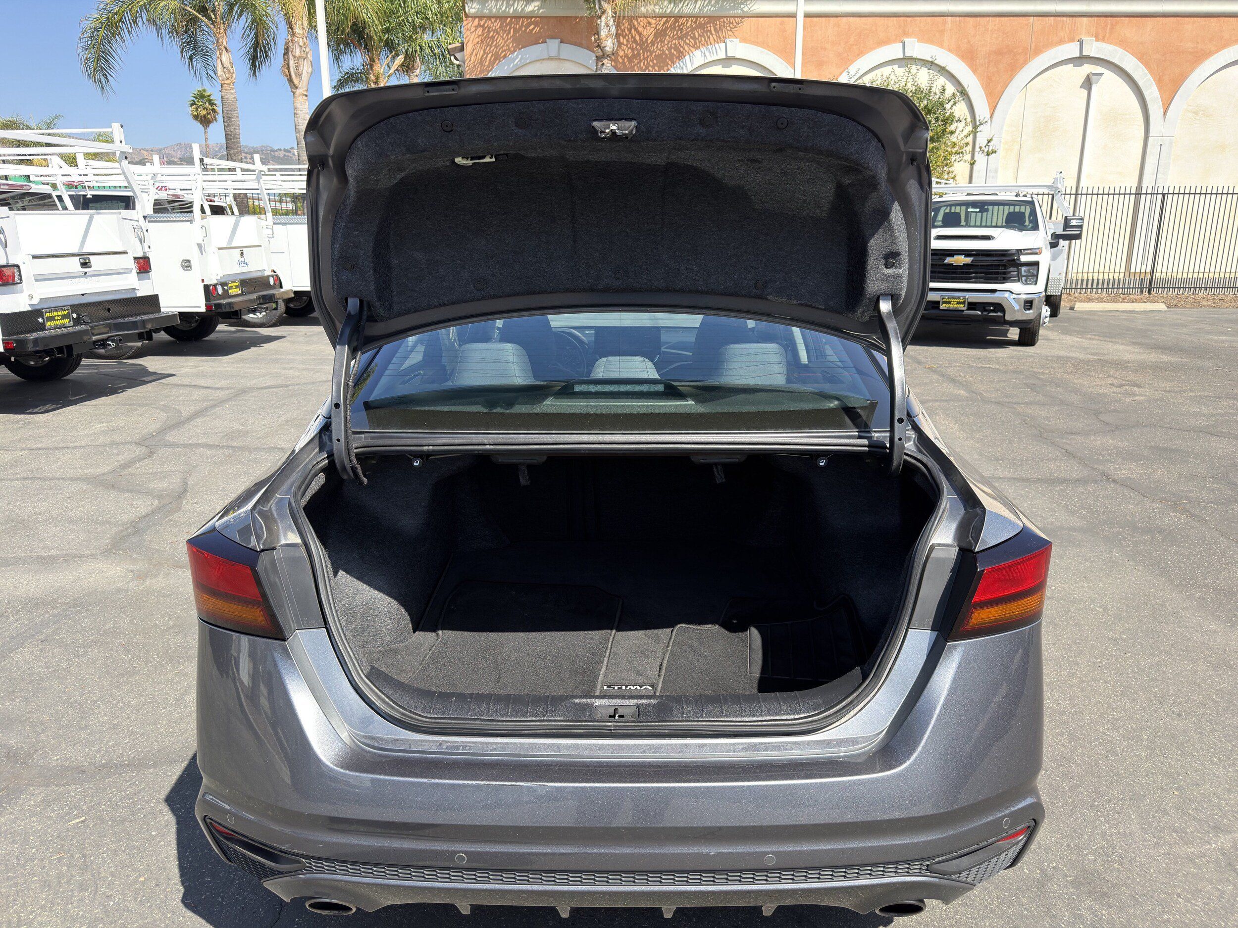 Used 2024 Nissan Altima 2.5 SV w/ SV Premium Package FWD image 14