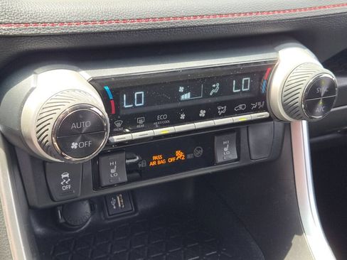 Used 2025 Toyota RAV4 SE AWD/4WD image 31