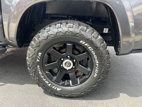 Used 2022 Toyota Tacoma SR5 RWD image 8