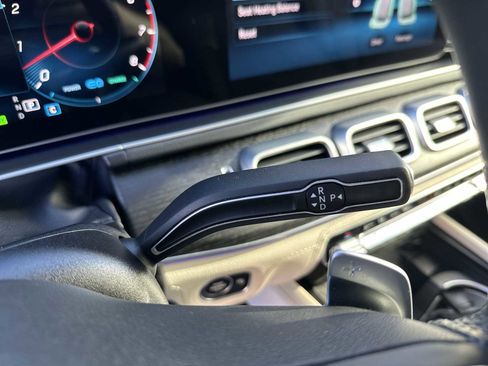 Used 2023 Mercedes-Benz GLS 450 4MATIC image 23