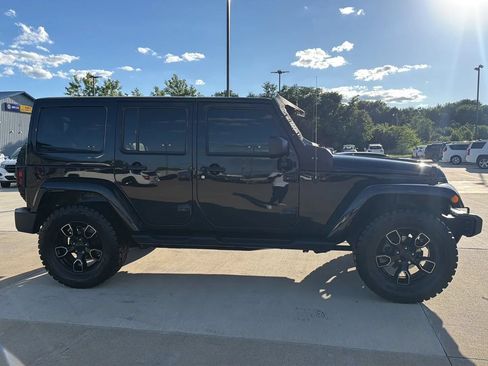 Used 2017 Jeep Wrangler Unlimited Sahara AWD/4WD image 25