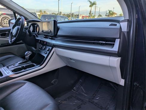 Used 2024 Kia Carnival LX image 33