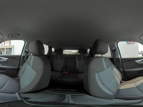 Used 2025 Chevrolet Blazer LT FWD image 42