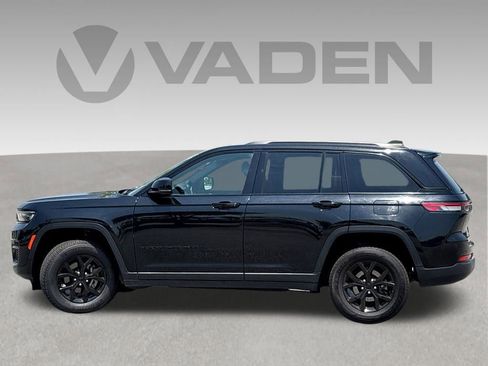 Used 2024 Jeep Grand Cherokee Altitude AWD/4WD image 22