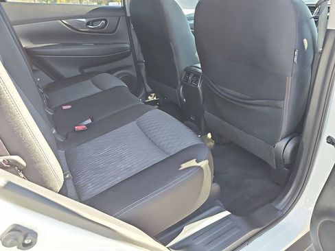 Used 2020 Nissan Rogue SV w/ Premium Package image 14